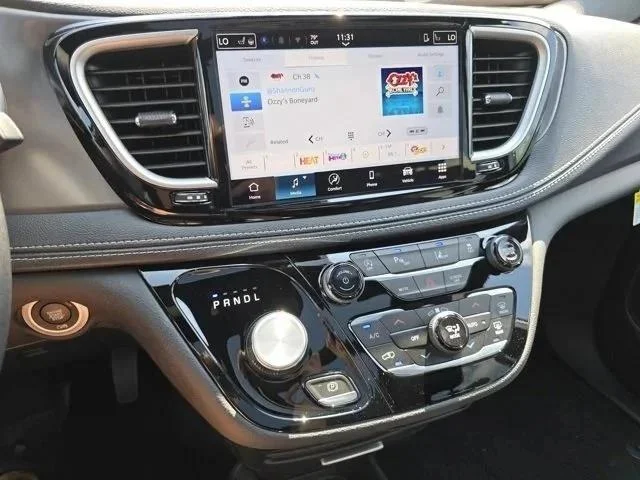 2026 Chrysler Pacifica Select - Photo 33