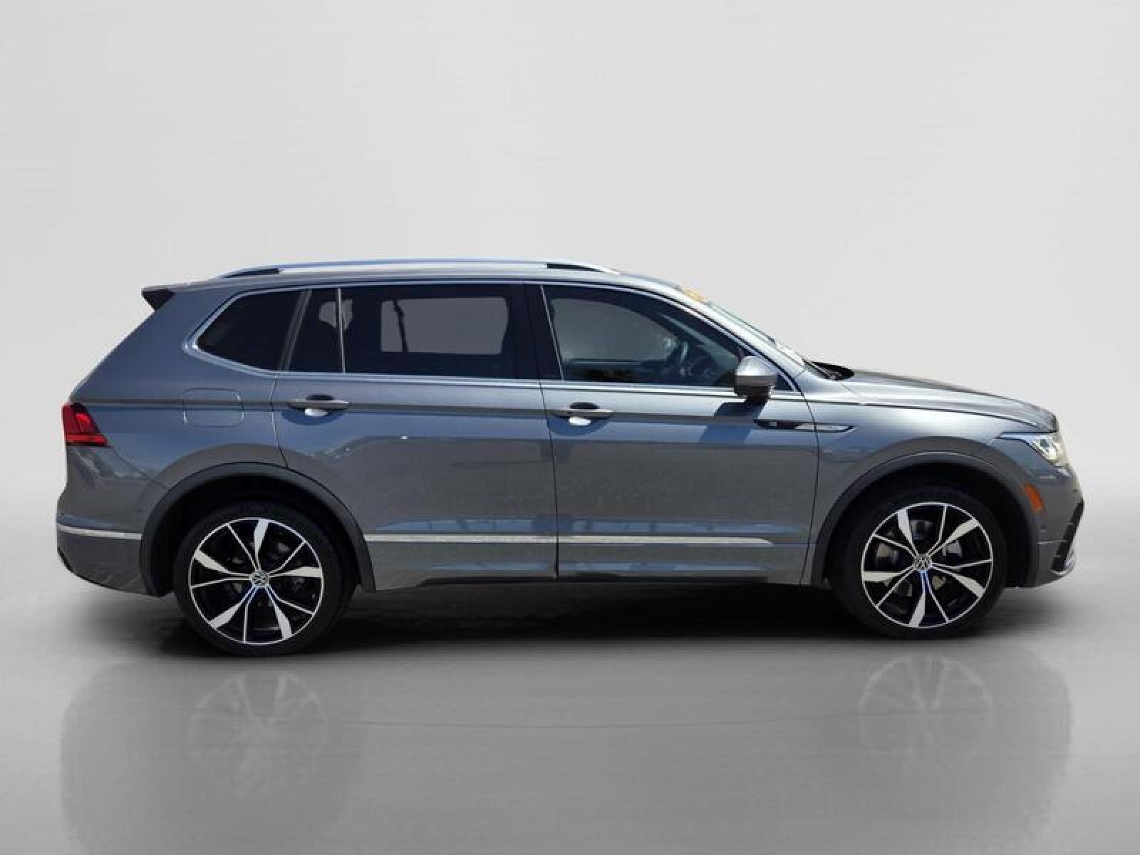 Used 2022 GRAY Volkswagen SEL R-Line image 6