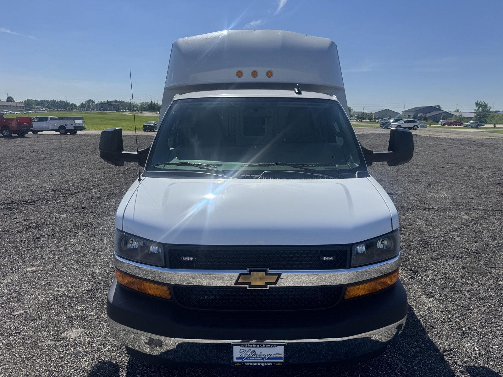 New 2026 Summit White Chevrolet 1WT image 12