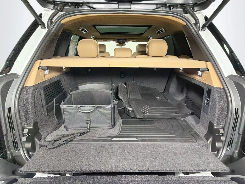 New 2026 Fuji White Land Rover SE image 28
