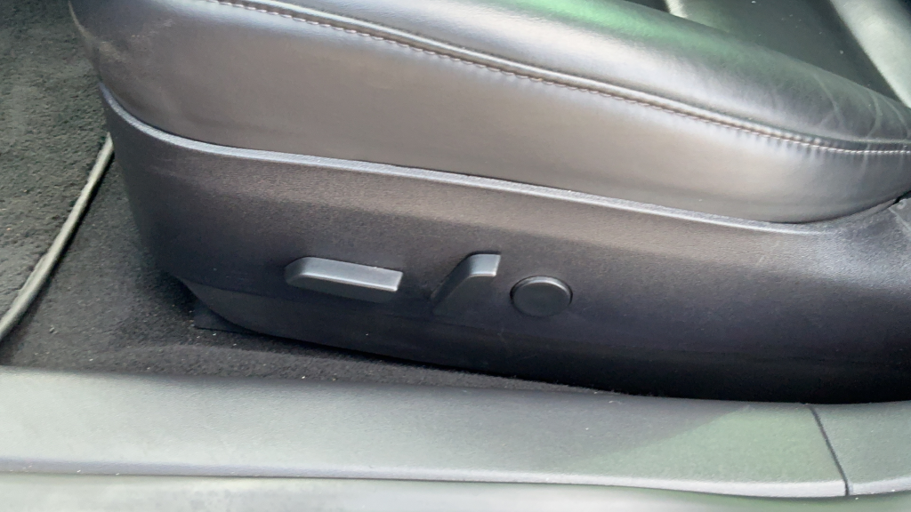 Used 2018  Tesla Long Range image 18