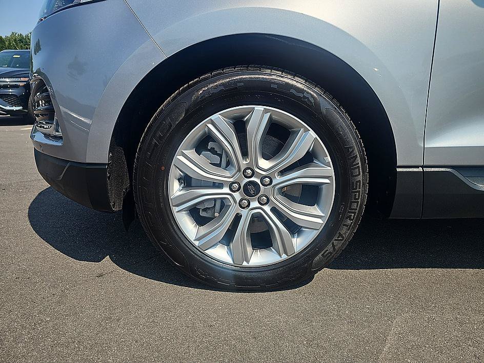 Used 2023 Silver Metallic Ford Titanium image 11
