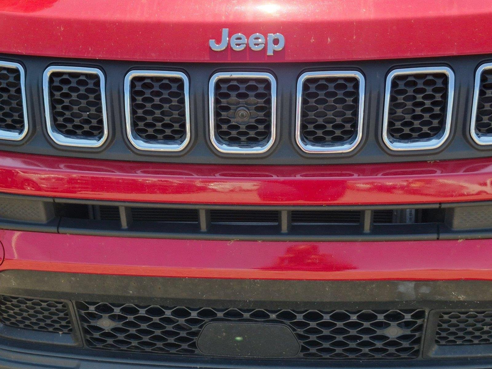 Used 2023 Redline Pearlcoat Jeep Latitude Lux image 3