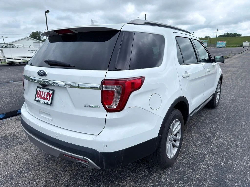 Used 2017 White Ford XLT image 7