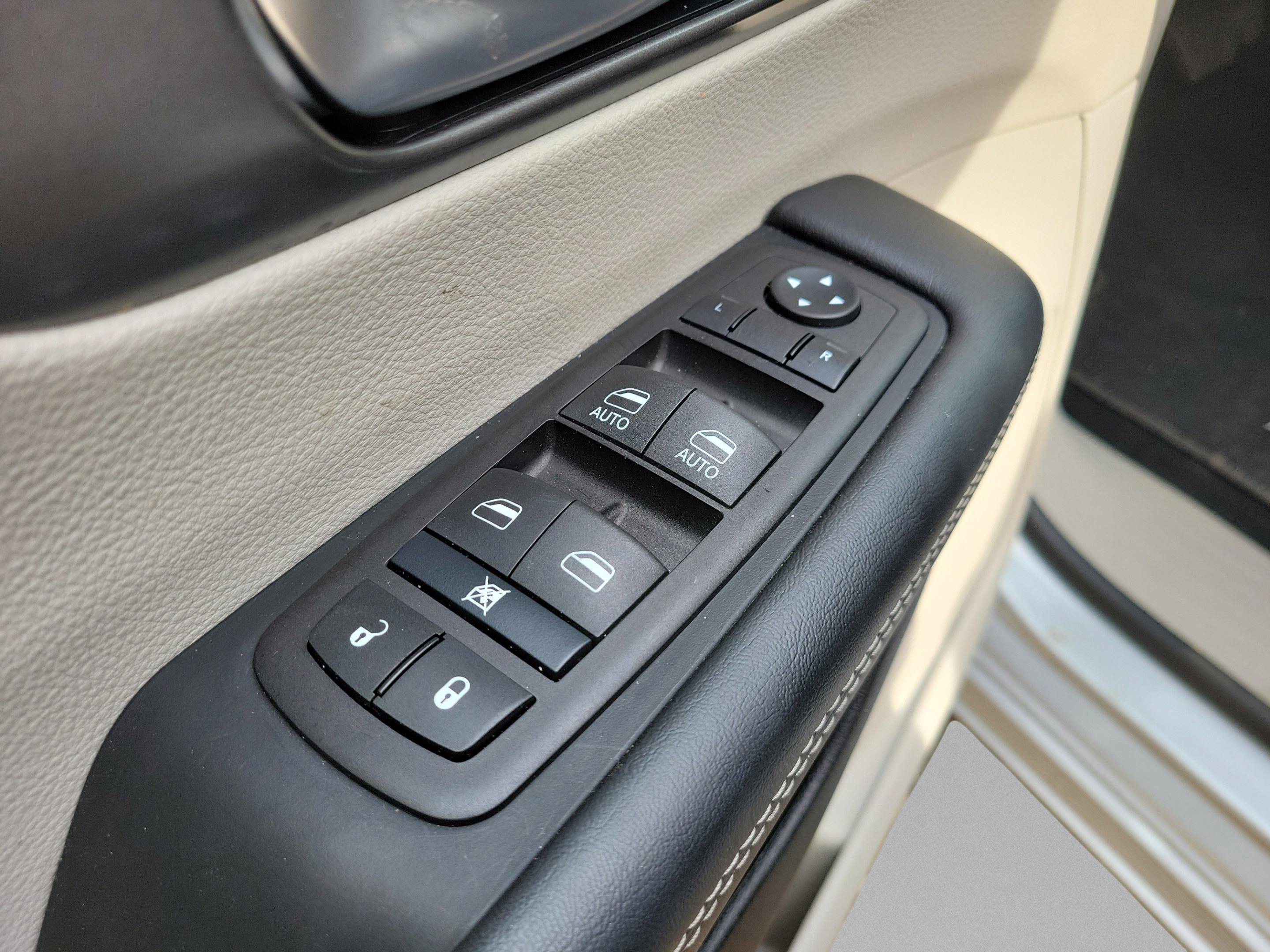 2024 Chrysler Pacifica Touring L - Photo 13