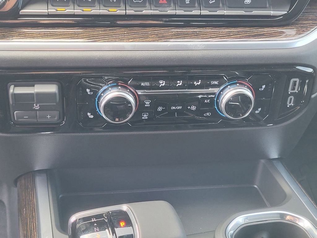 New 2026 Sterling Metallic GMC Elevation image 19