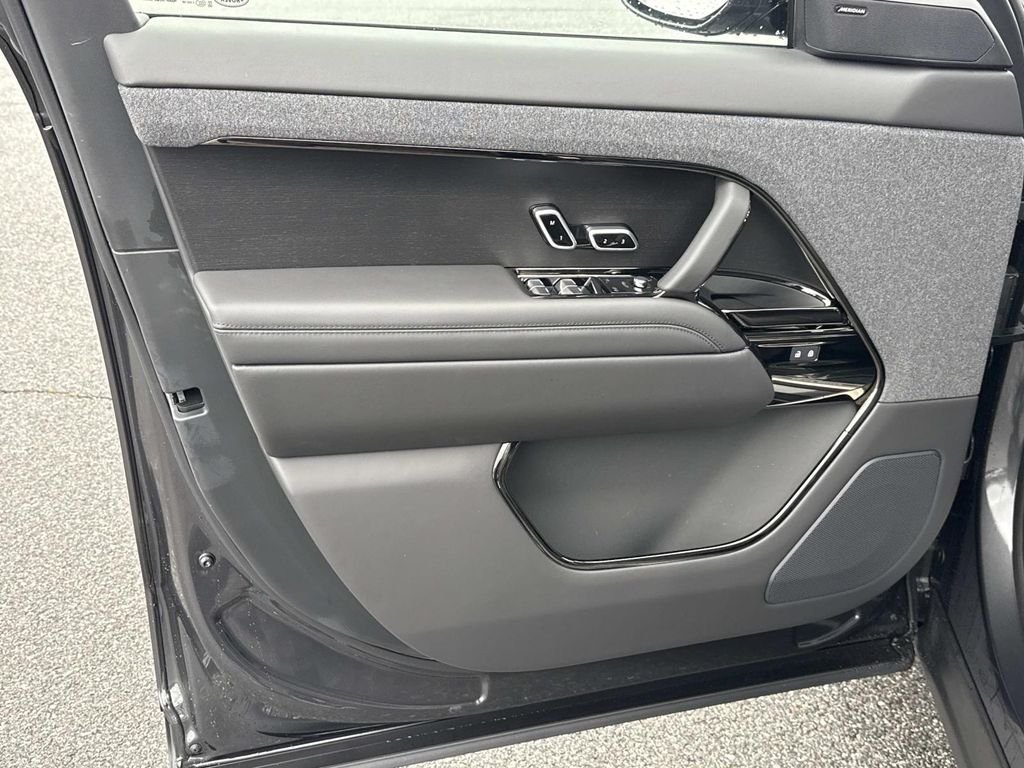 New 2026 Carpathian Grey Land Rover SE image 19
