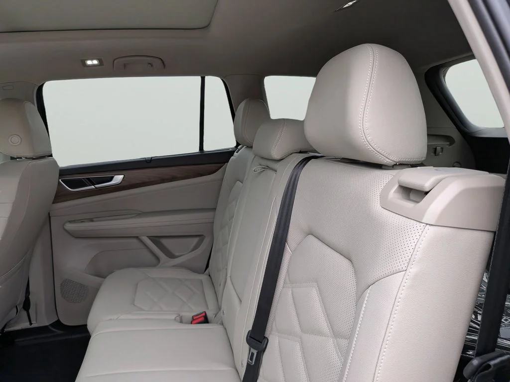 New 2026 Black Volkswagen 2.0T SE w/Technology image 13