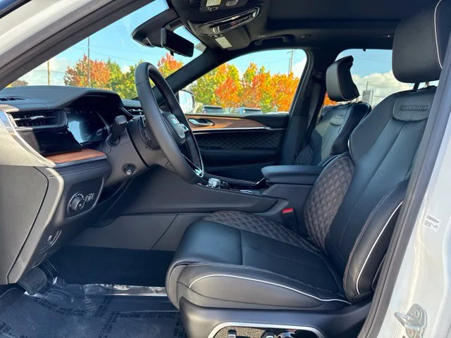 New 2027 Bright White Clearcoat Jeep Summit image 16
