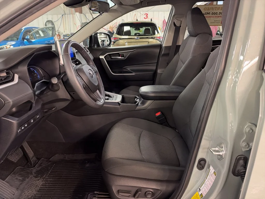 Certified Used 2023  Toyota XLE image 13