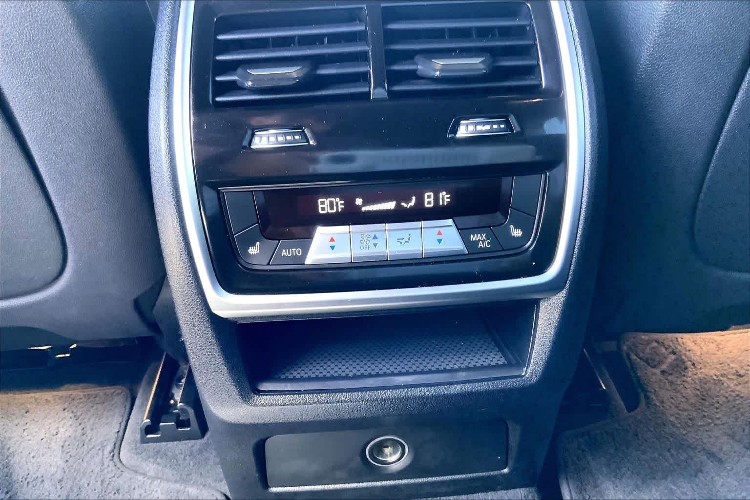 Used 2019 Black Sapphire Metallic BMW xDrive40i image 32