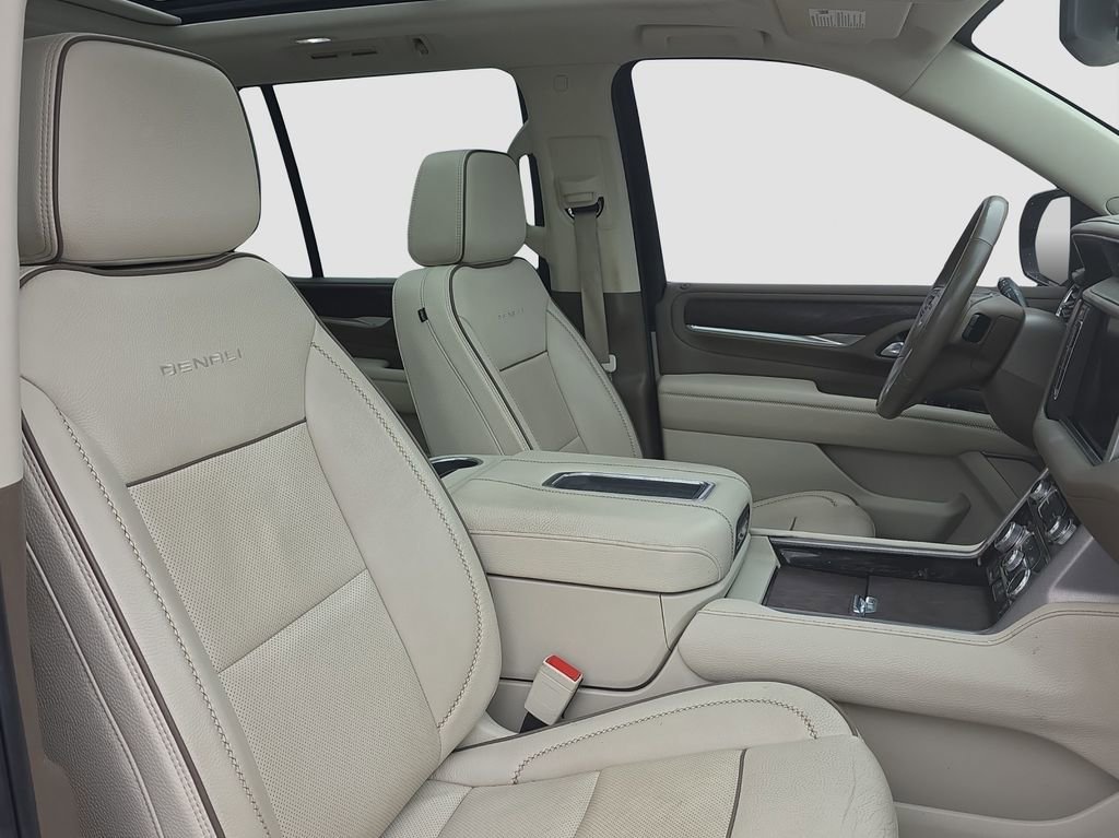 Used 2022 White Frost Tricoat GMC Denali image 19
