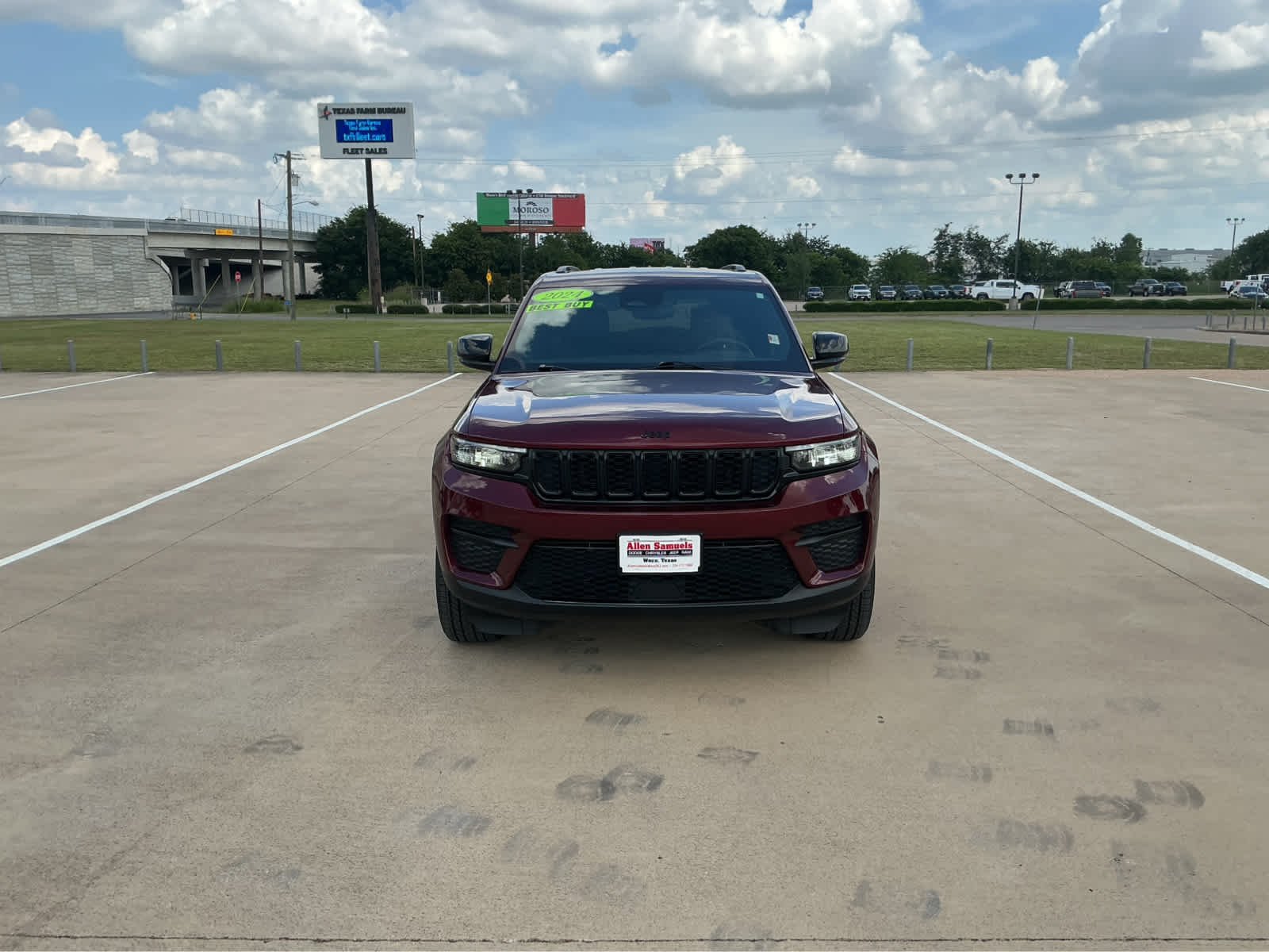 Used 2024 Velvet Red Pearlcoat Jeep Altitude image 3