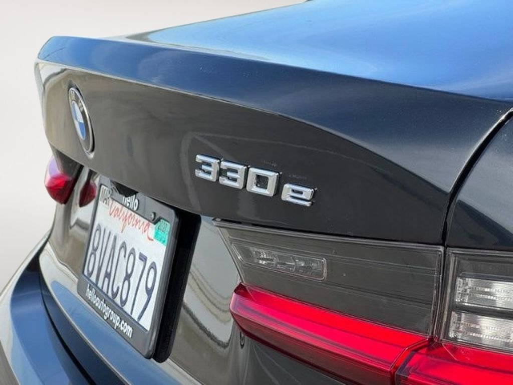 Used 2021 Black Sapphire Metallic BMW 330e iPerformance image 25