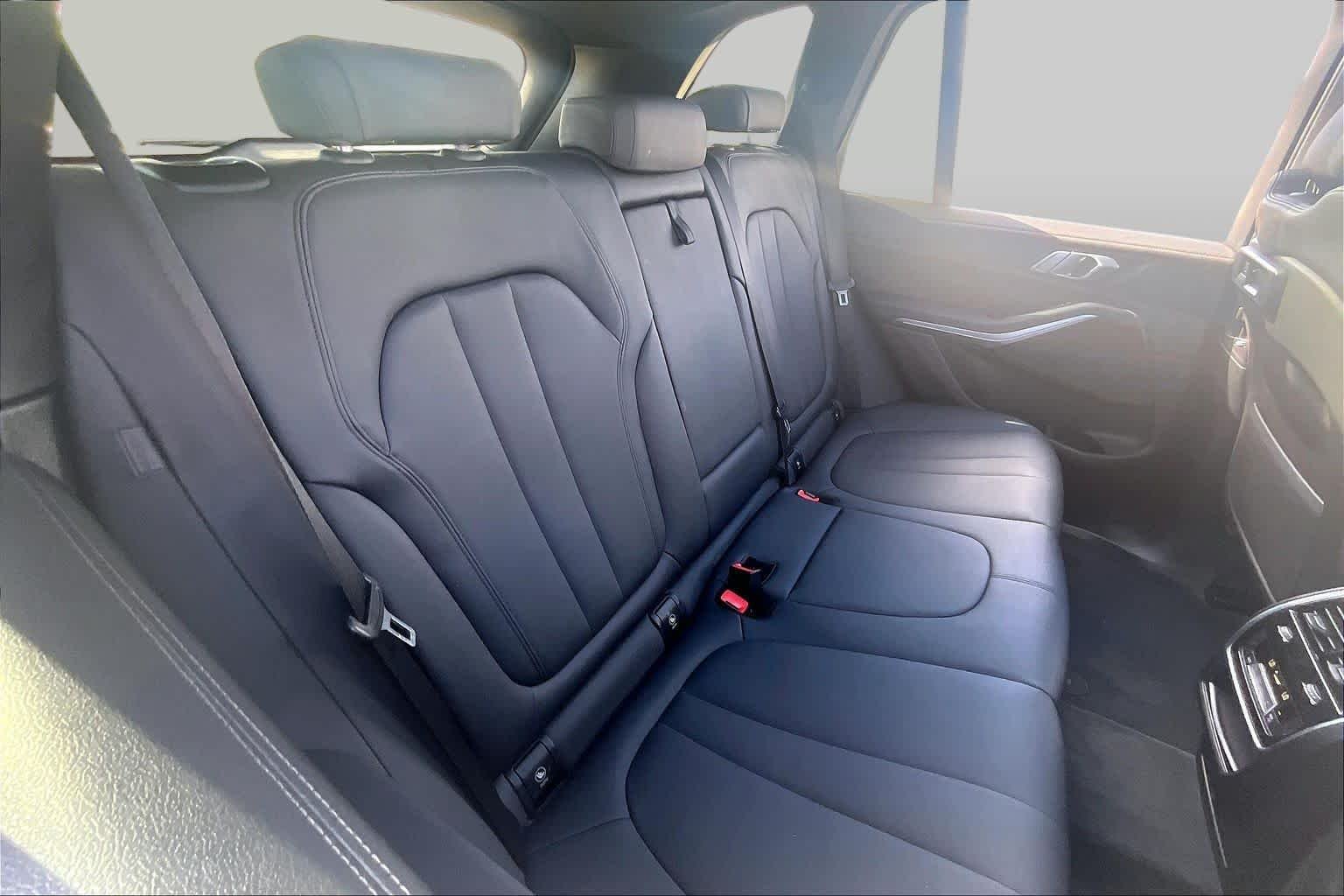 Used 2020 Jet Black BMW sDrive40i image 18