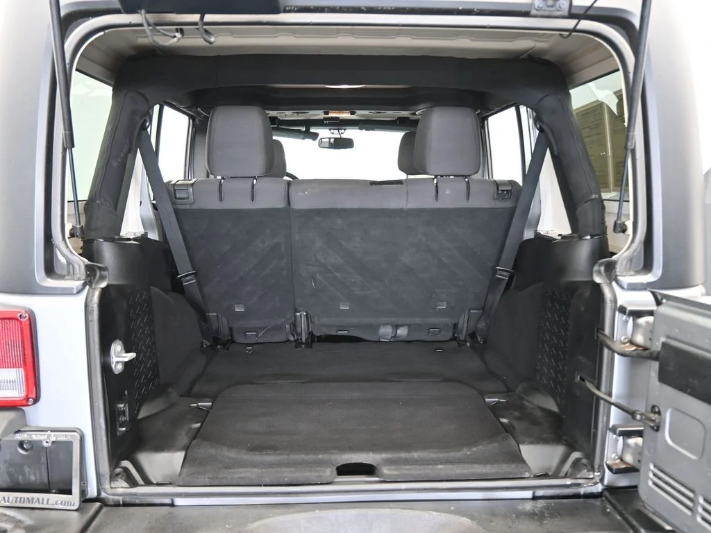 Used 2016 Billet Silver Metallic Clearcoat Jeep Unlimited Sport image 34