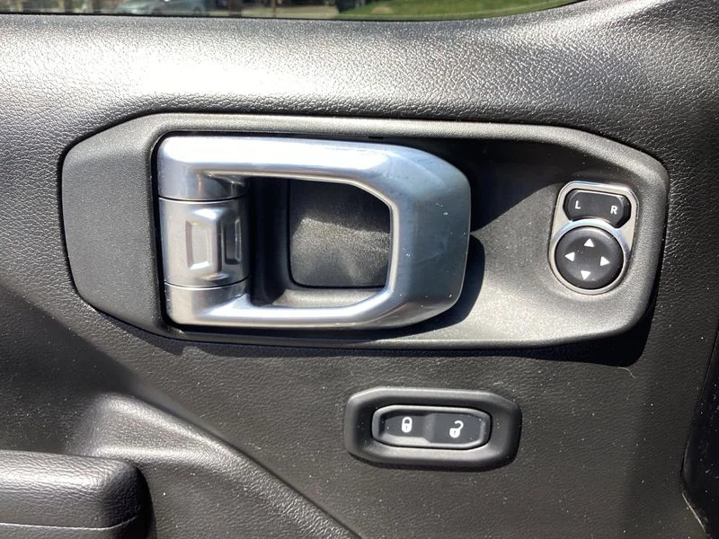 Used 2023 Black Jeep Sport S image 40