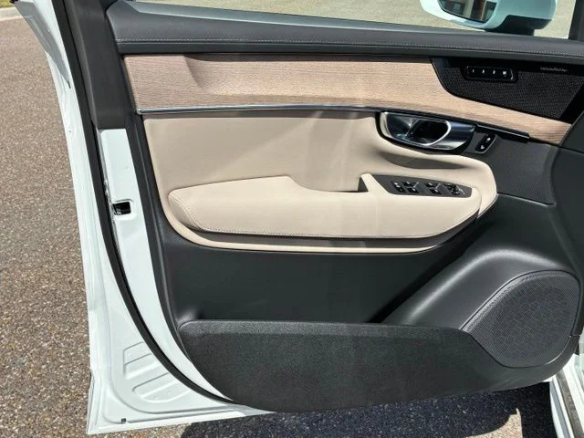 New 2026 Crystal White Volvo Plus image 17