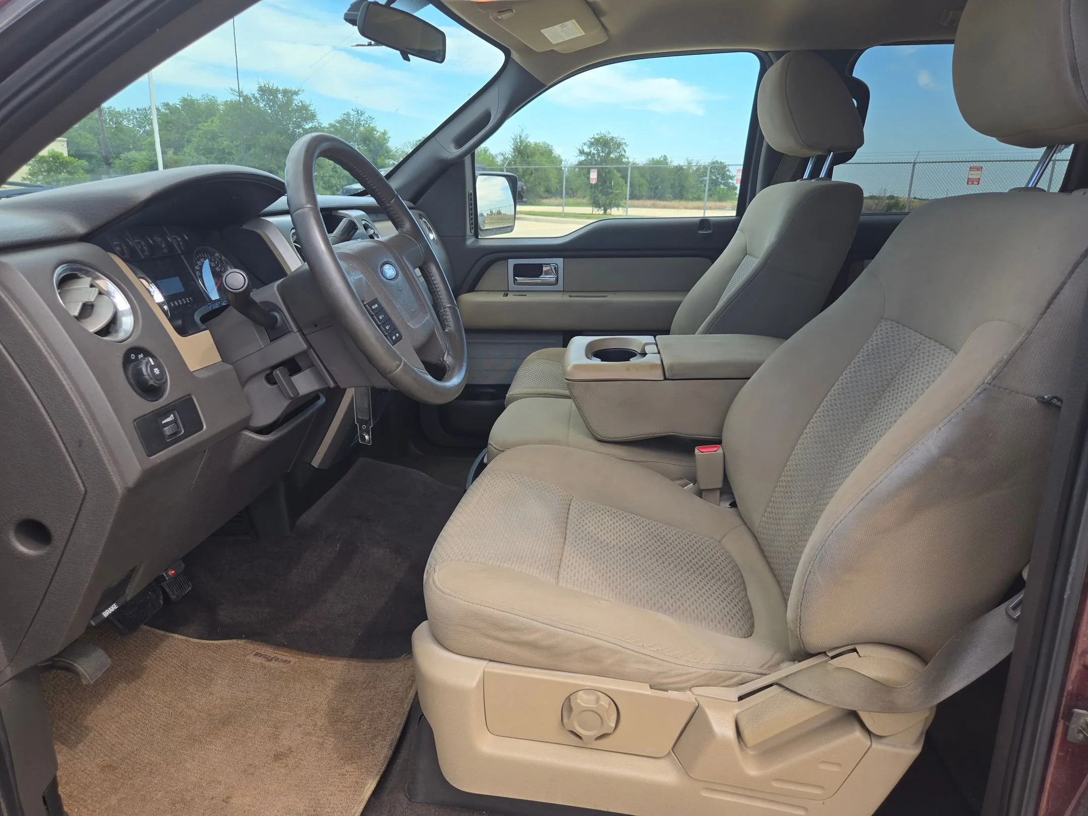 Used 2010 Red Ford XLT image 9