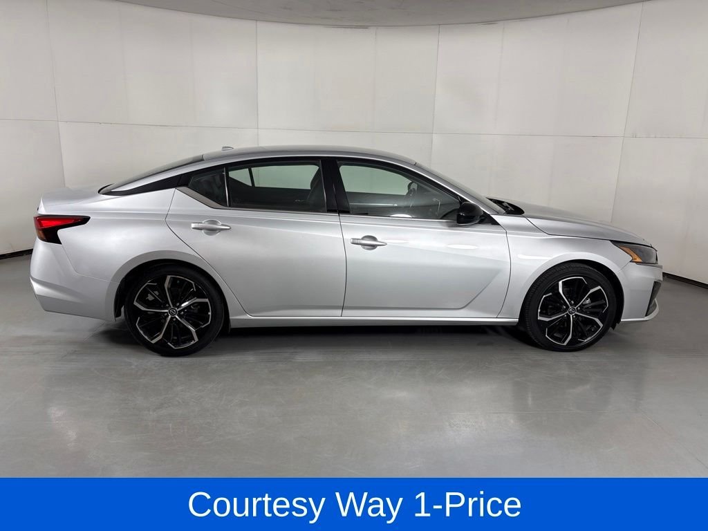 Used 2024 Silver Nissan 2.5 SR image 12