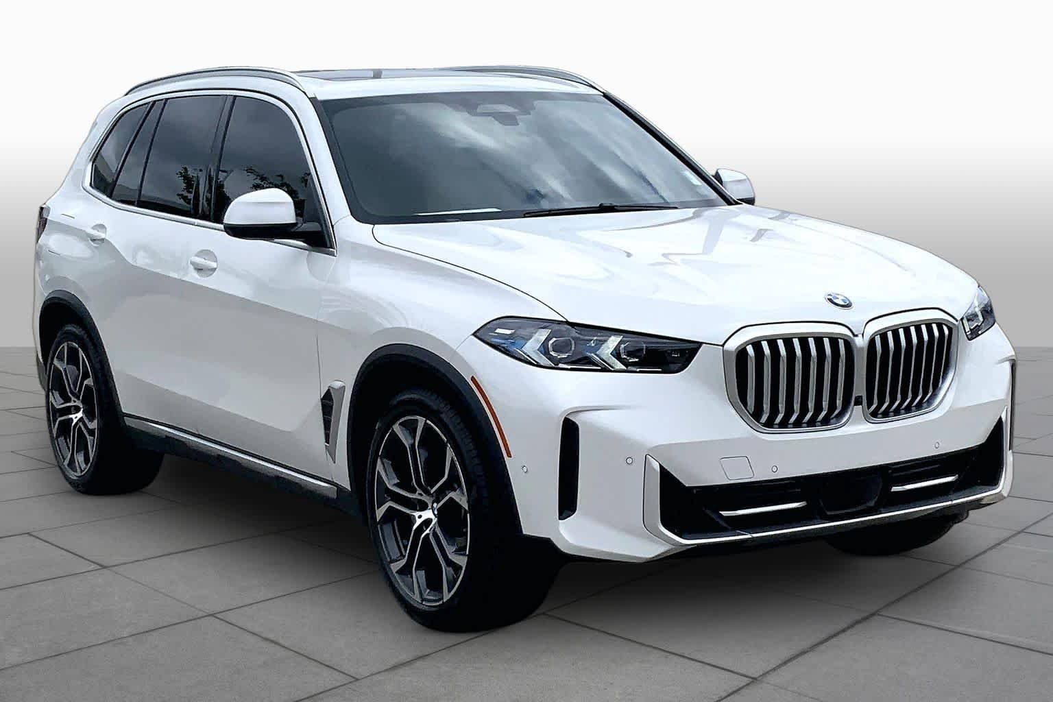 Used 2024 Mineral White Metallic BMW xDrive40i image 2
