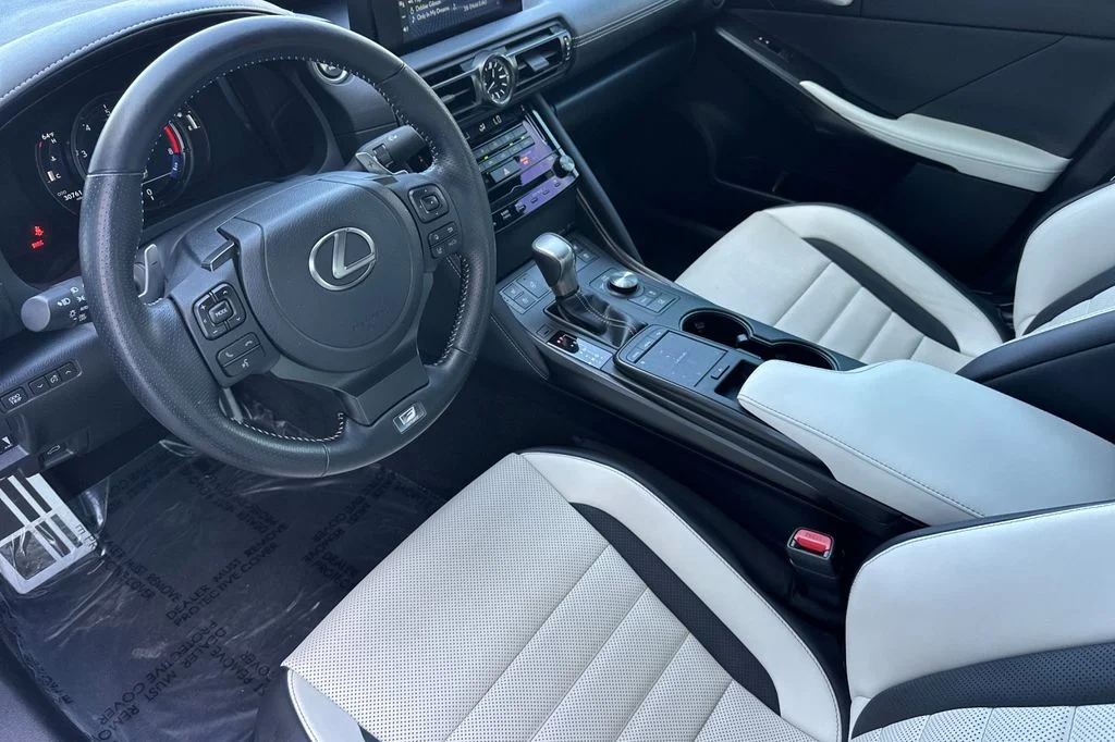 2023 Lexus IS 350 F SPORT - Photo 11