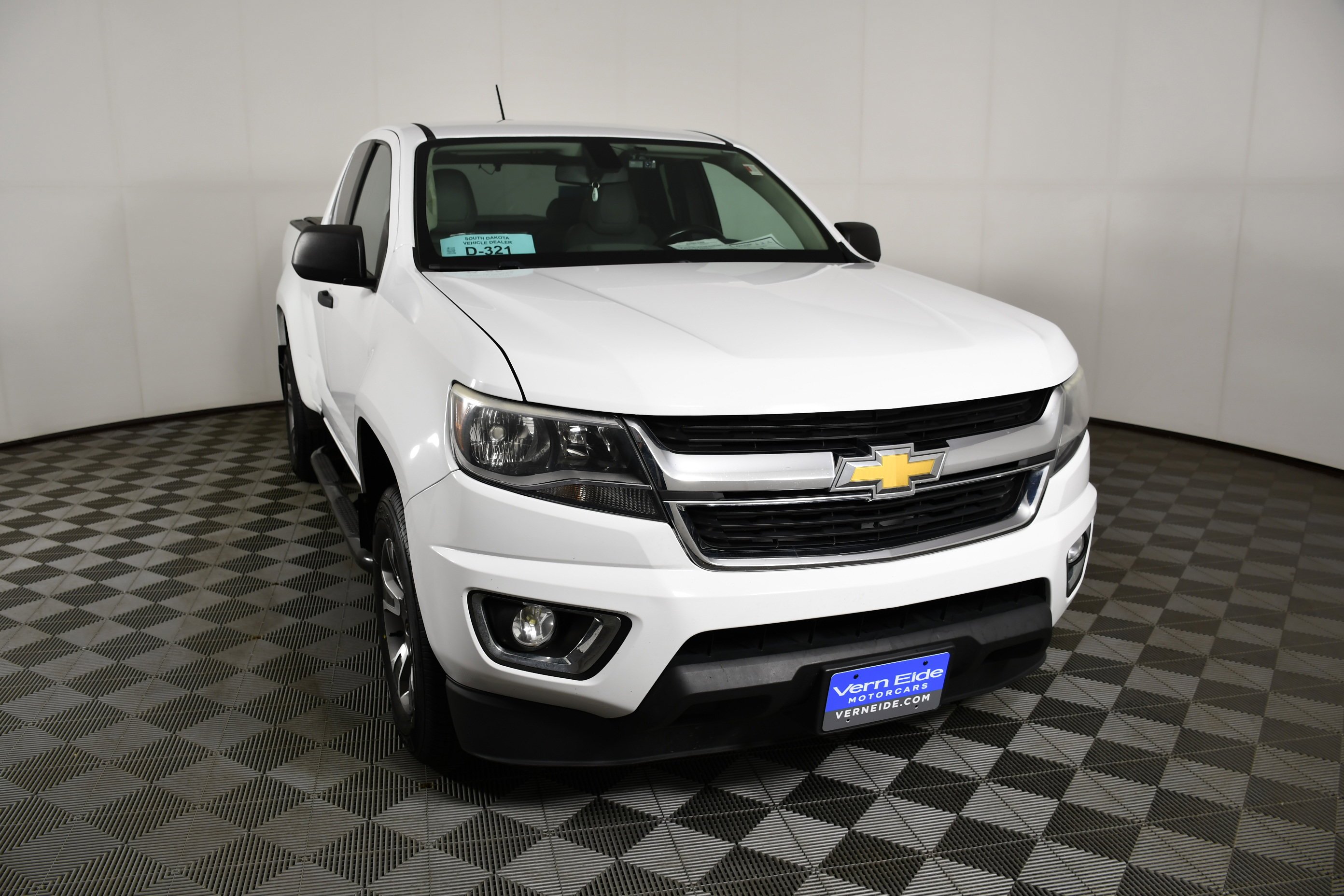 Used 2015 Summit White Chevrolet 2WD WT image 3