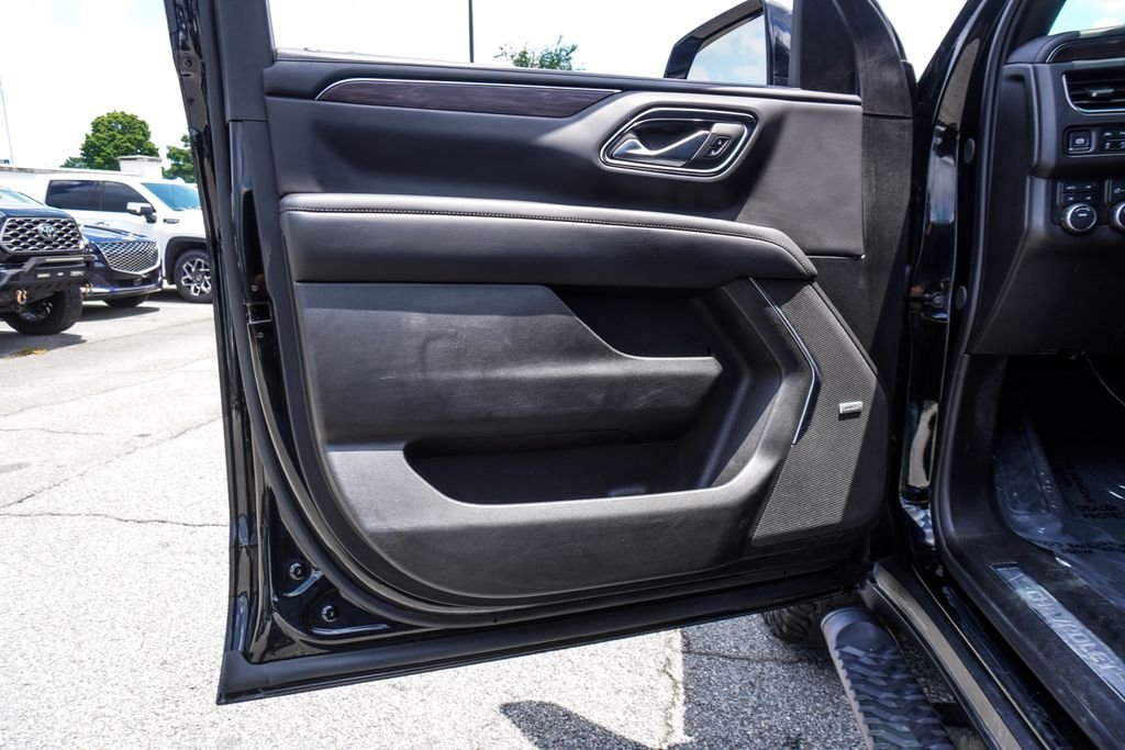 Used 2024 Black Chevrolet Z71 image 16