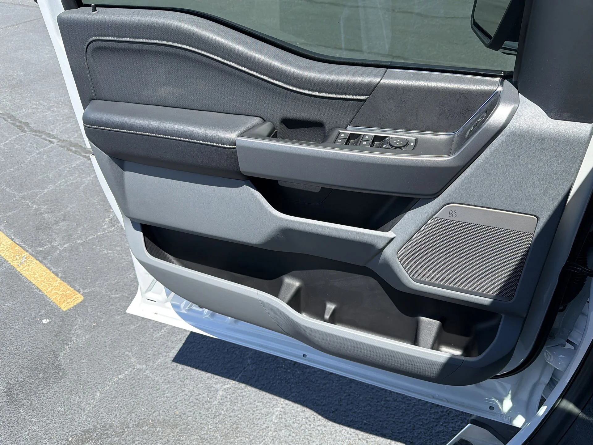 New 2026 Oxford White Ford XLT image 23