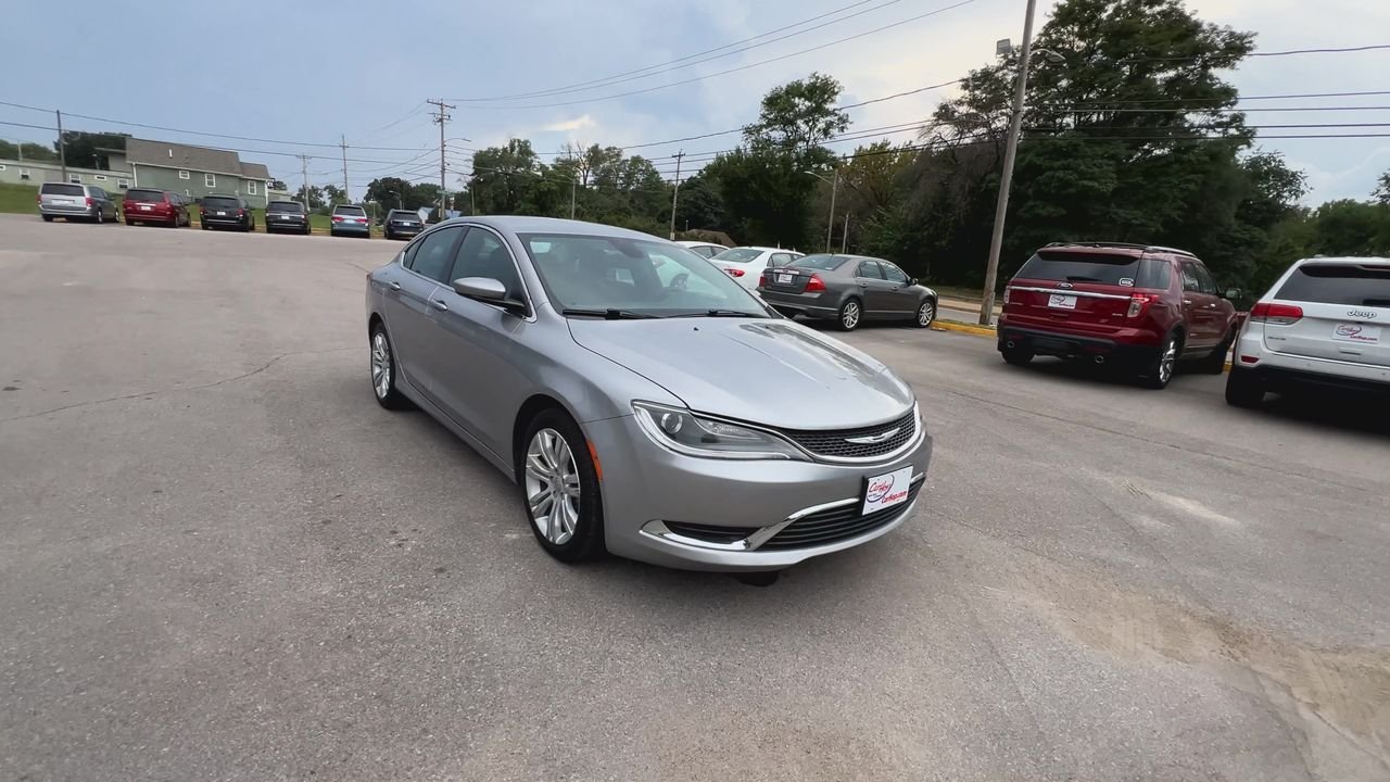 2015 Chrysler 200 Limited photo 2