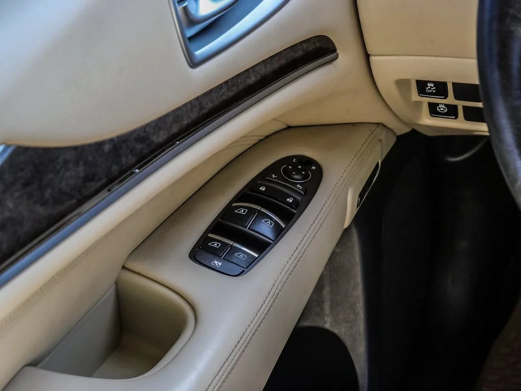 Used 2015 White INFINITI NA image 30