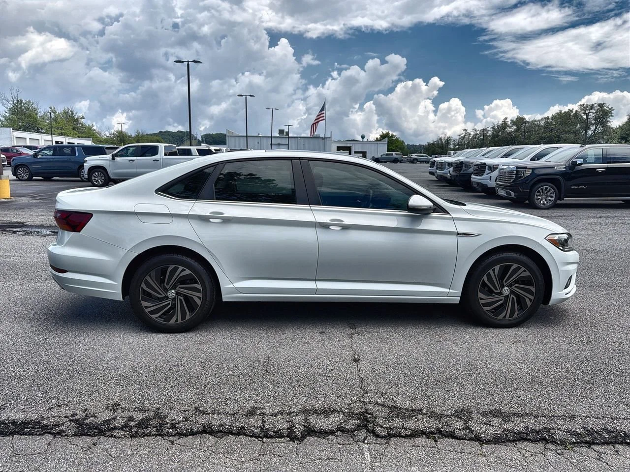 Used 2019 White Volkswagen 1.4T SEL Premium image 9
