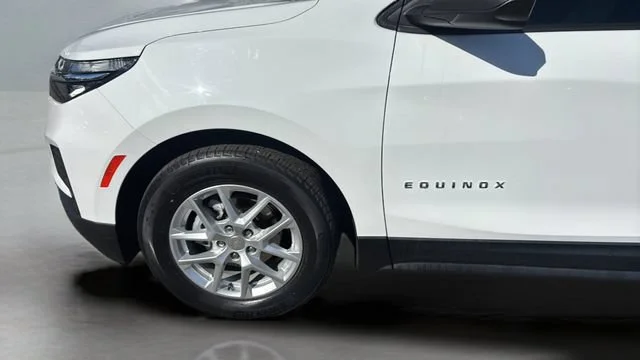 Used 2022 SUMMIT WHITE Chevrolet LS image 32