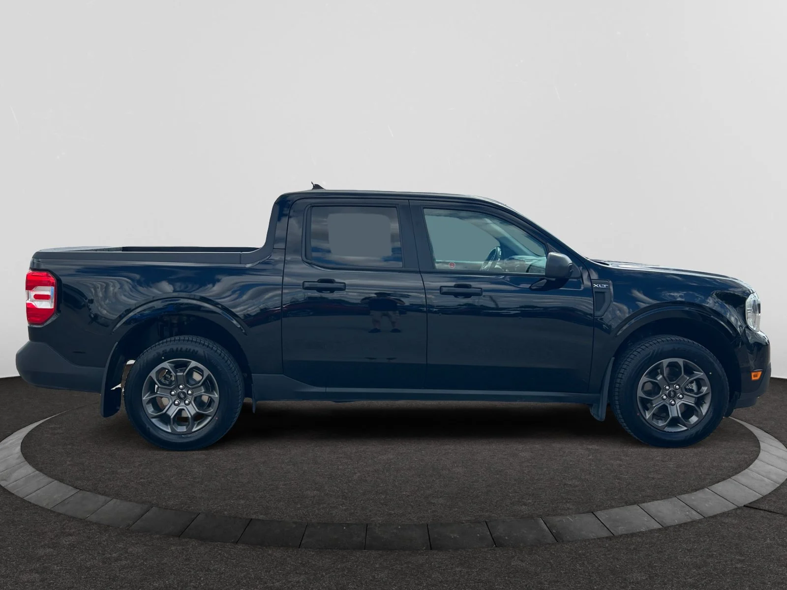 Used 2022 BLACK Ford XLT SuperCrew   AWD image 6