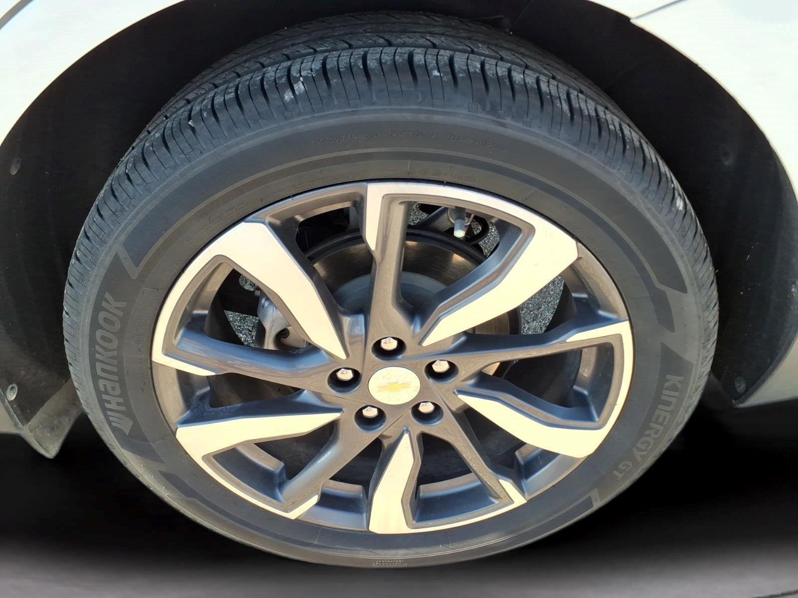 Used 2024 Iridescent Pearl Tricoat Chevrolet Premier image 10