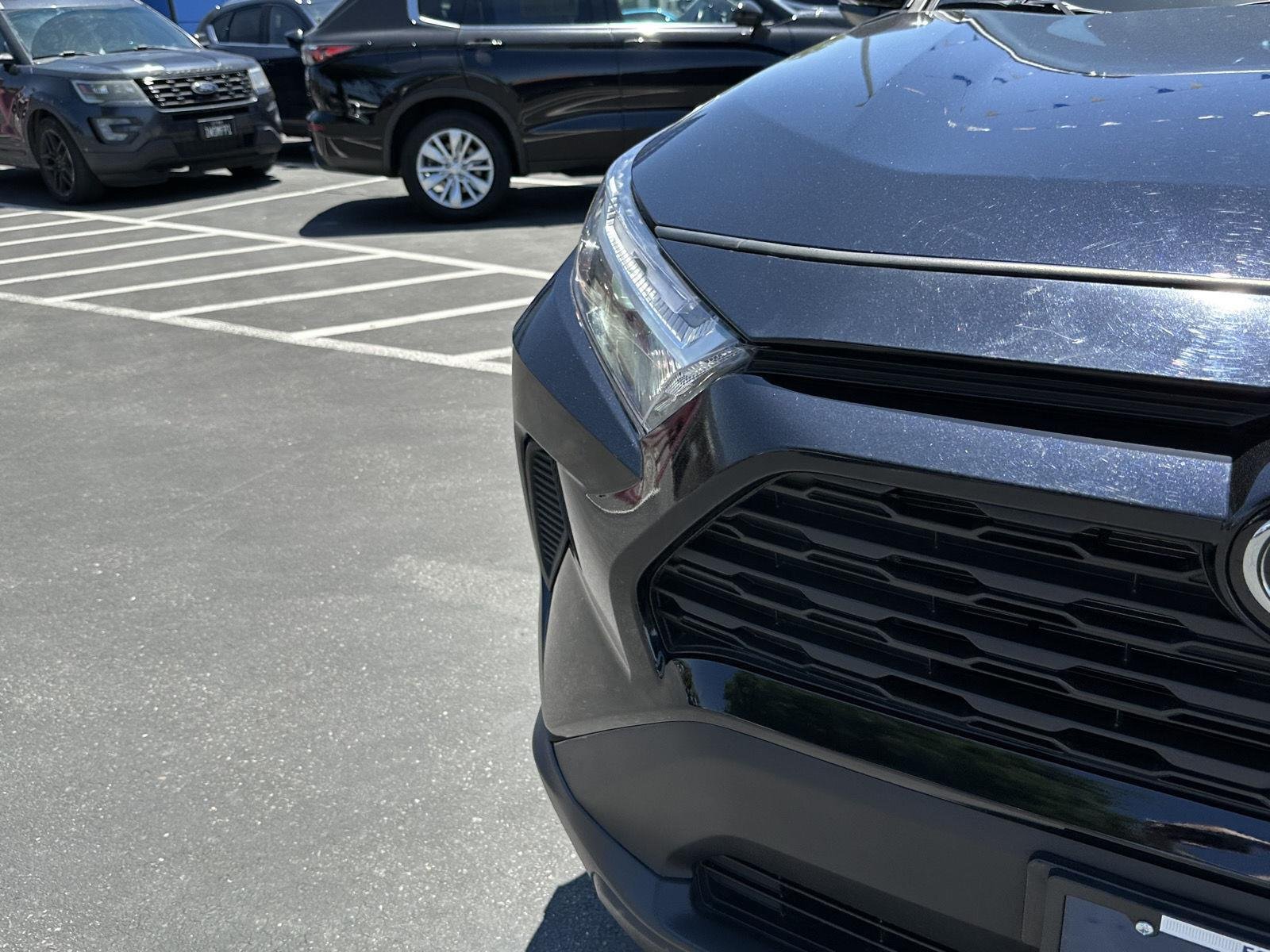 2025 Toyota RAV4 XLE - Photo 16