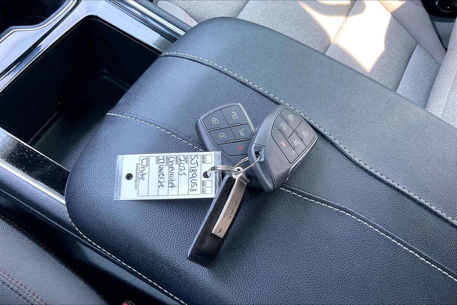 Used 2025 Summit White Chevrolet LT image 15