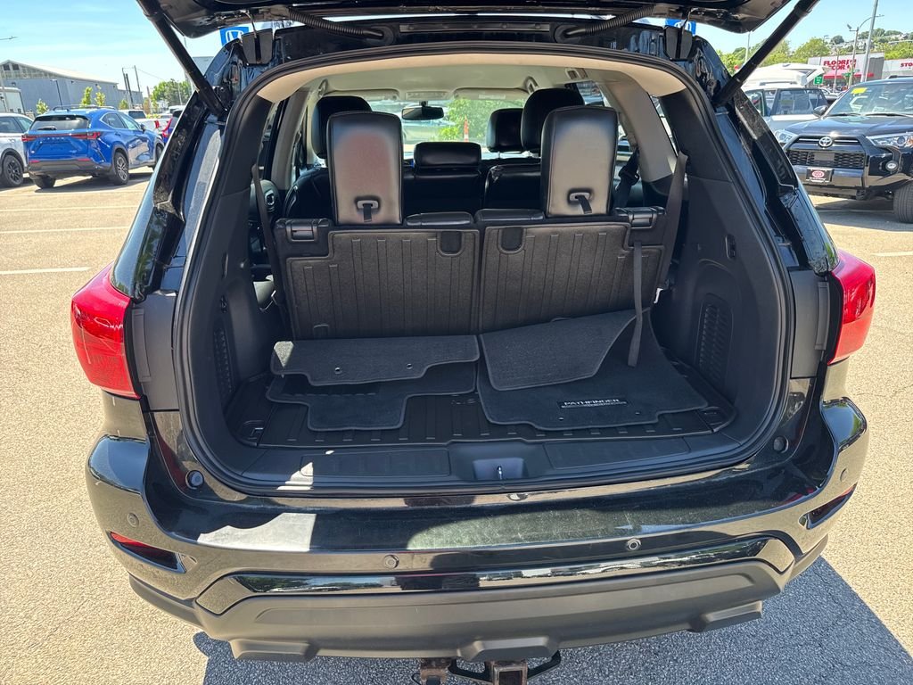 Used 2018 Black Nissan SL image 9