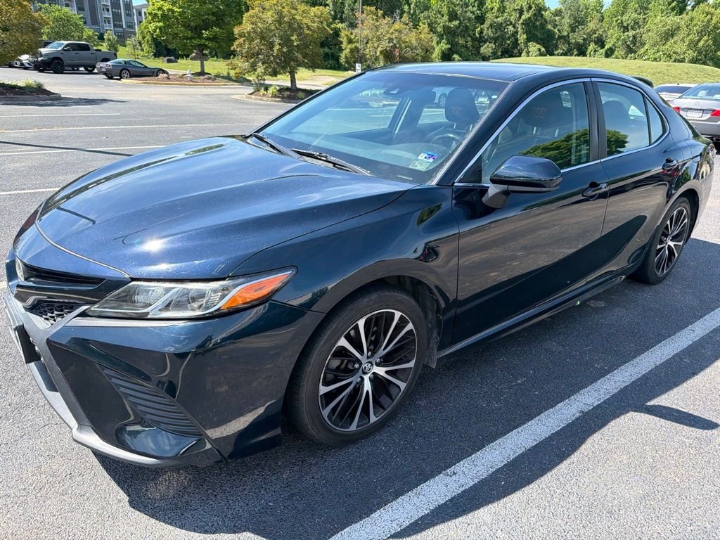 Used 2018 Blue Toyota SE image 5
