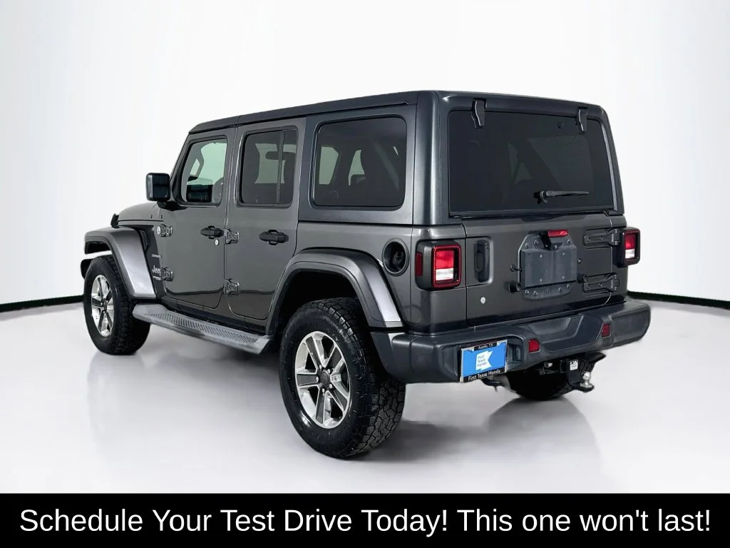 Used 2018 Granite Crystal Metallic Clearcoat Jeep Unlimited Sahara image 6