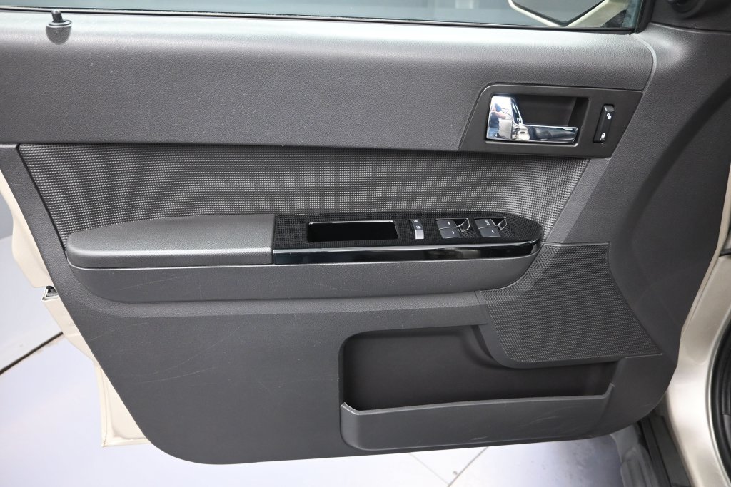 Used 2011 Gold Leaf Metallic Ford Limited image 9