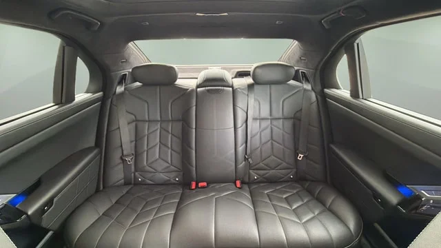 Used 2025 Black Sapphire Metallic BMW 760i xDrive image 17