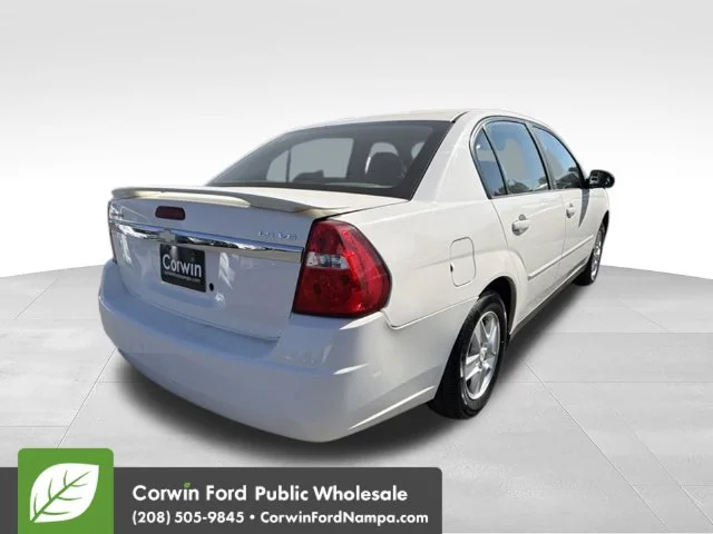 Used 2005 White Chevrolet  image 5