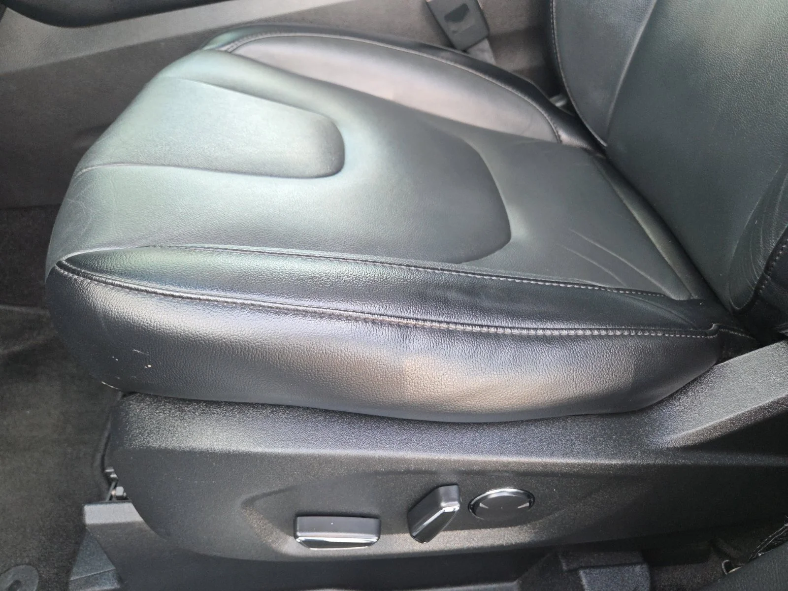 Certified Used 2018 Magnetic Ford Titanium image 19