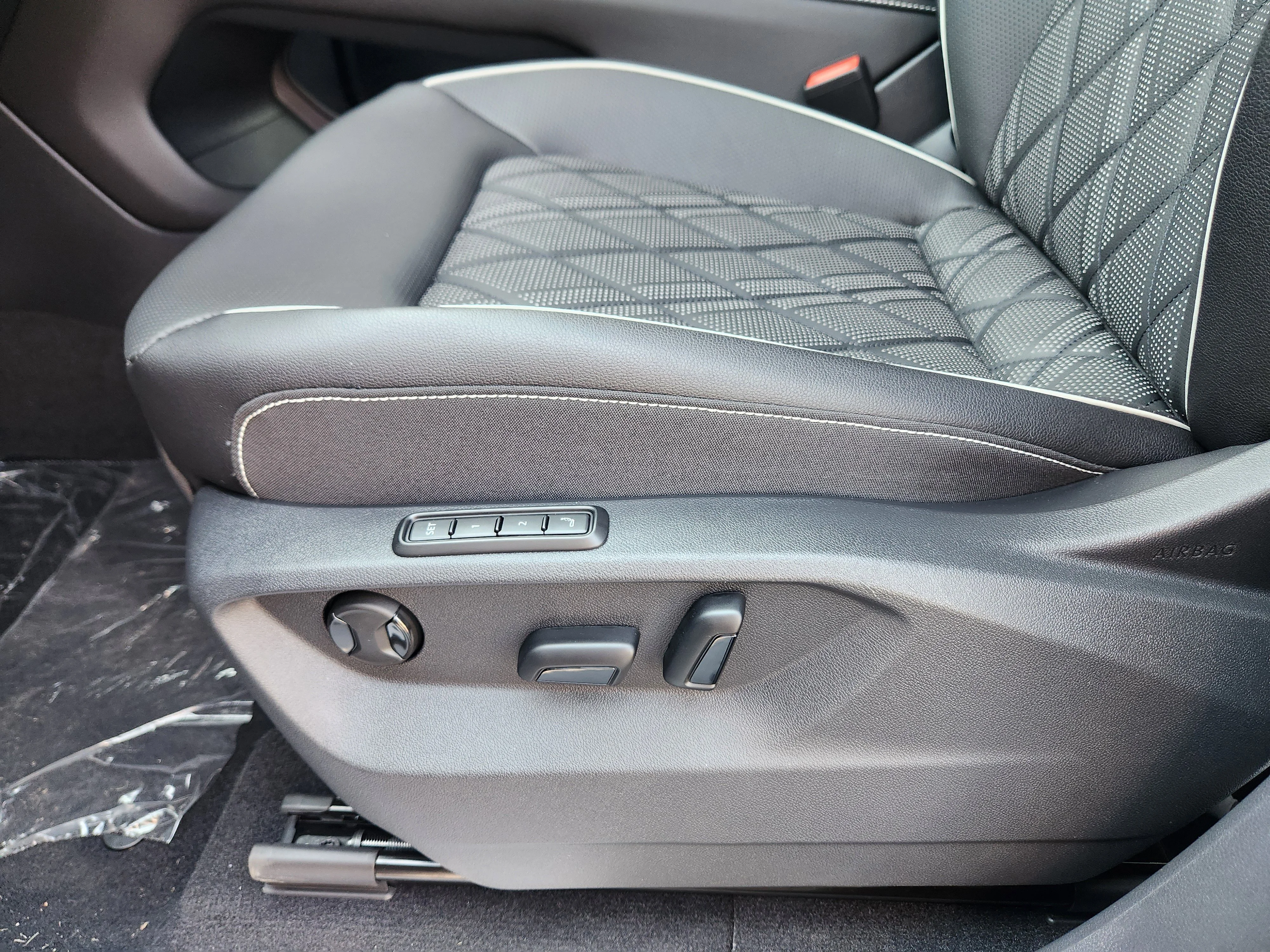 2026 Volkswagen Atlas SEL Premium R-Line - Photo 17