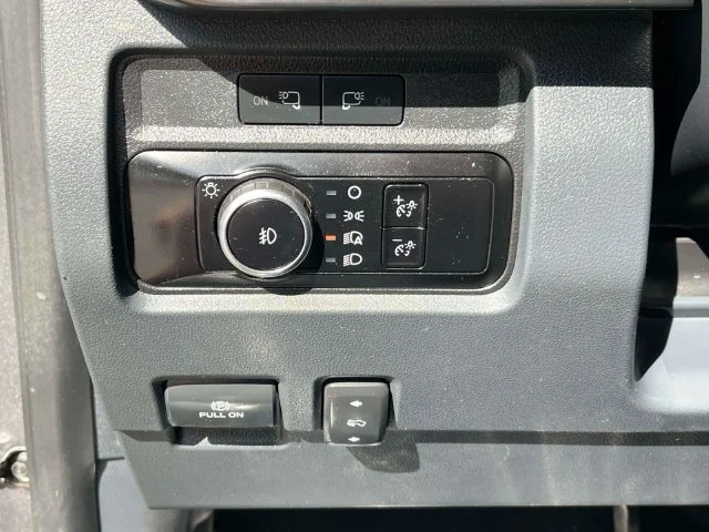 Used 2023 Gray Metallic Ford Lariat image 33