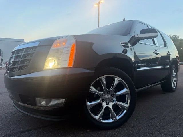 Used 2008 Black Cadillac Base image 6