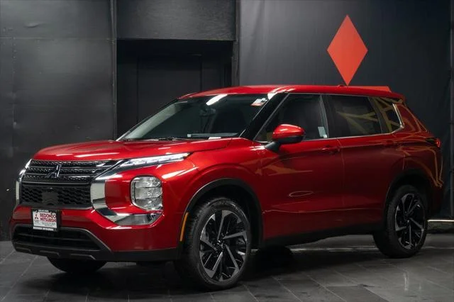 2025 Mitsubishi Outlander Plug-in Hybrid SE S-AWC's photo