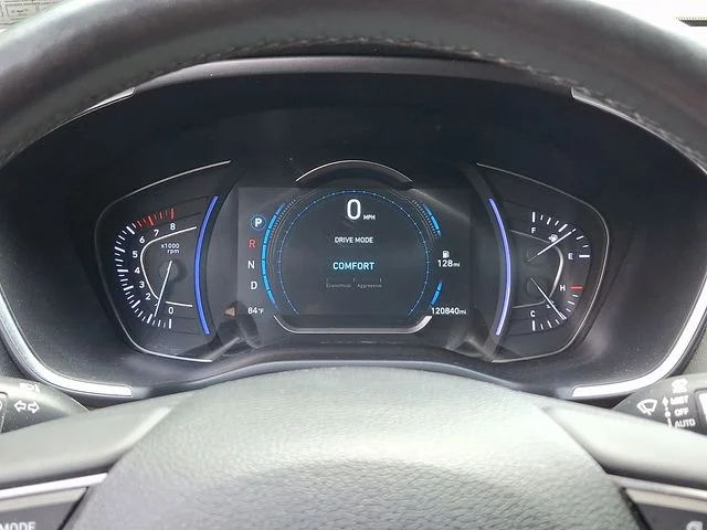 Used 2019 Blue Hyundai Ultimate image 23