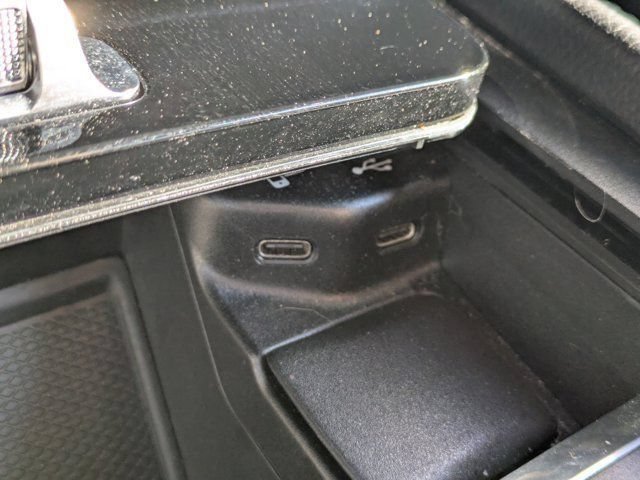 Used 2022 Polar White Mercedes-Benz GLE 450 image 22